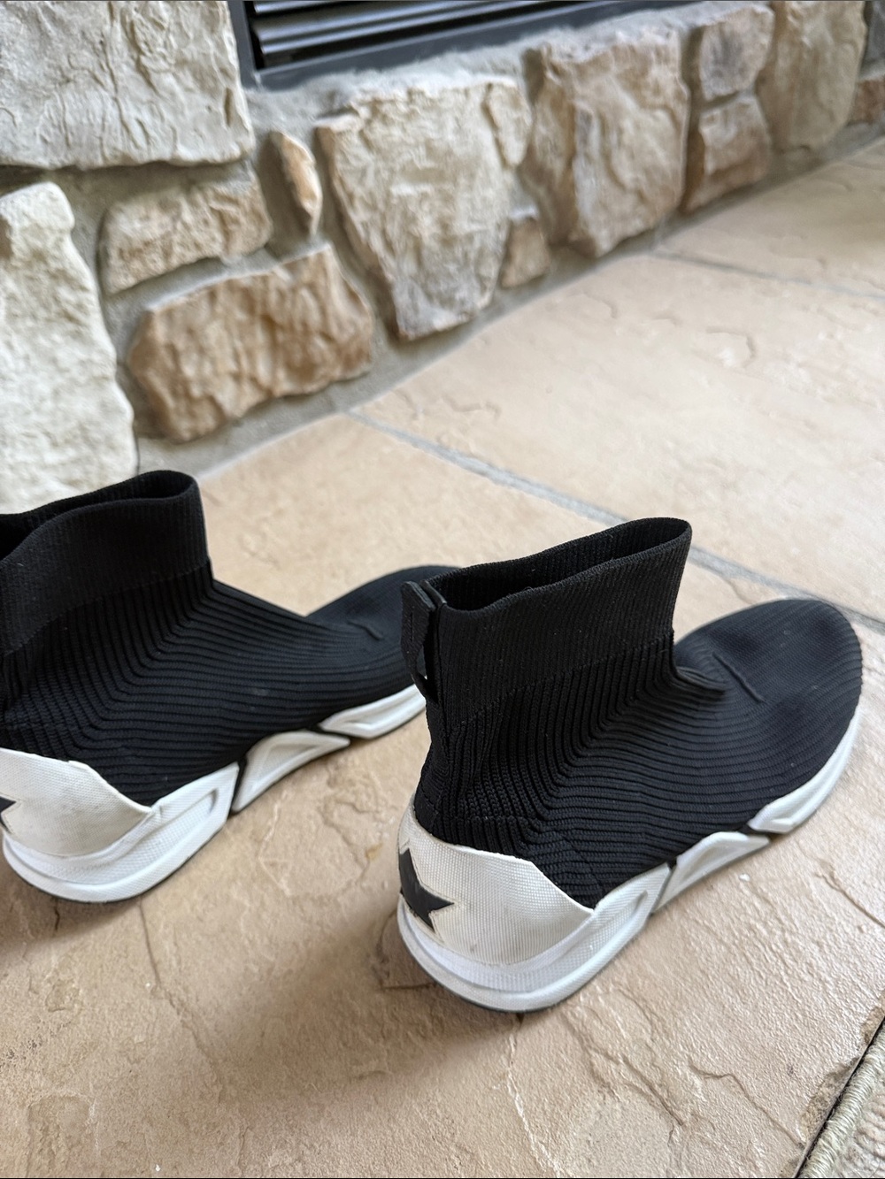 Women Black Knit Slip-On Athletic Shoes Size 39